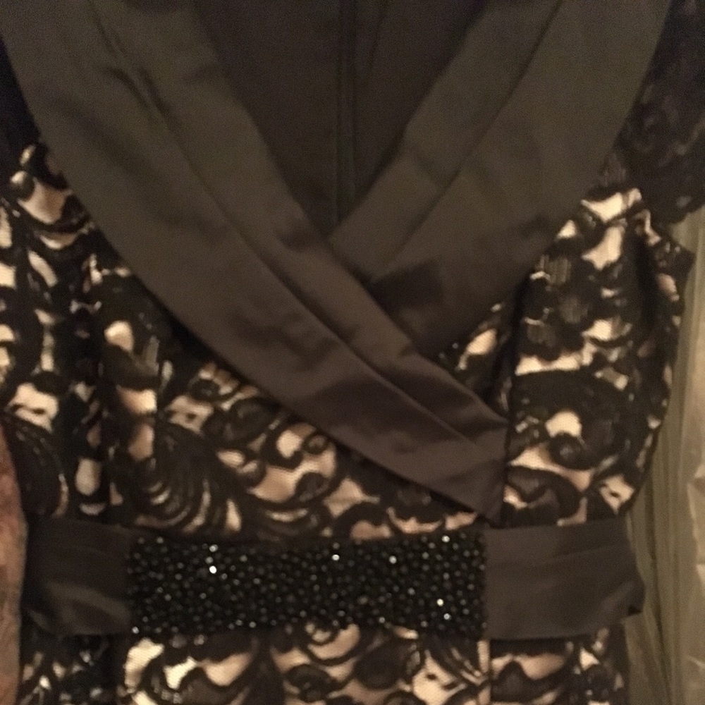 Teri Jon size 10 black lace dress with cap sleeves